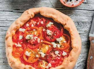 Τάρτα φέτας με λιαστή ντομάτα και θυμάρι