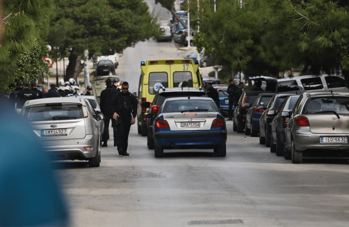 Αυτοκτονία στην Καλογρέζα: «Ο θάνατος του πατέρα μου είναι έγκλημα», λέει ο γιος του 87χρονου