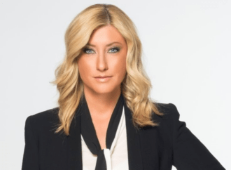 Η Σία Κοσιώνη πήγε να ψηφίσει μαζί με τον γιο της