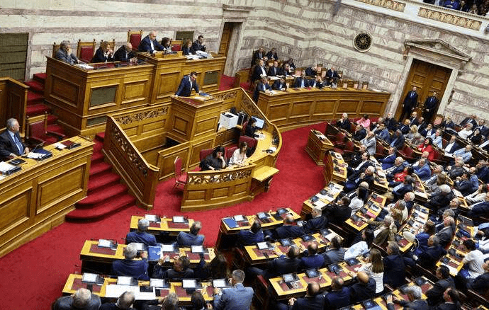 Ψήφος εμπιστοσύνης: 153 «ναι» στην κυβέρνηση