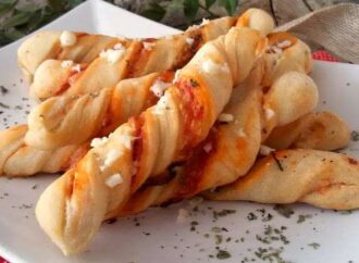 Πίτσα sticks: Τα πιο εύκολα και νόστιμα που έχετε φτιάξει