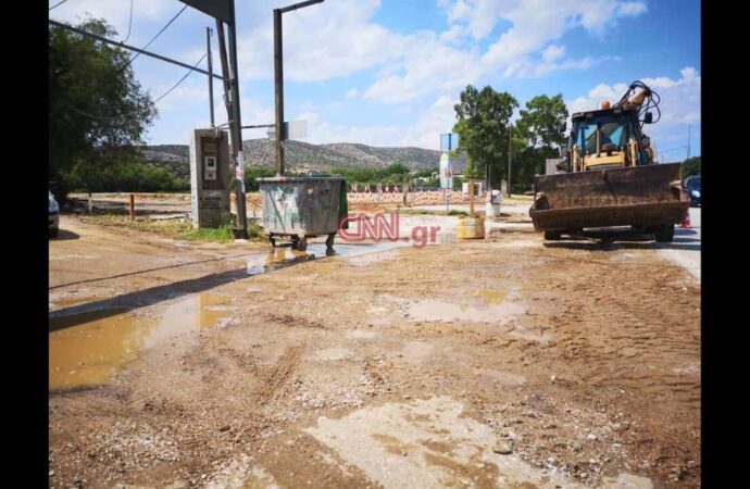 Καιρός: Πλημμύρισαν δρόμοι και σπίτια στη Βάρκιζα
