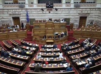 Βροχή τροπολογιών και… προσλήψεων