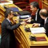 Η έκθεση της Κομισιόν «βάζει φωτιά» στο προεκλογικό τοπίο