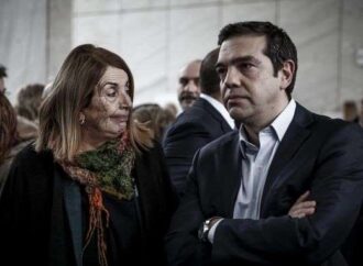 Μετατάξεις στη Βουλή: Το τηλεφώνημα Τσίπρα που οδήγησε στην παραίτηση τη Χριστοδουλοπούλου