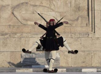 FAZ: Η κρίση έκανε τους Έλληνες πραγματιστές