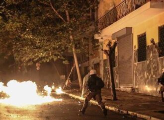 Εξάρχεια: Νέα επεισόδια με μολότοφ κατά αστυνομικών