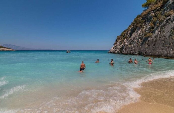 Σκιάθος: Η φωτογραφία στην παραλία κατέληξε σε… εφιάλτη – Δείτε τι συνέβη