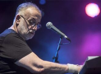 Ο Θάνος Μικρούτσικος για τη μάχη με τον καρκίνο: «Έχει τρία μέτρα ύψος, αλλά…»