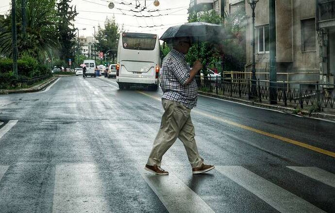 Κακοκαιρίας… συνέχεια: Καταιγίδες και πτώση της θερμοκρασίας σήμερα