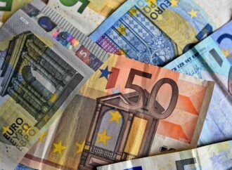 ΣΕΒ: Φόροι και εισφορές τρώνε έως 60% του εισοδήματος