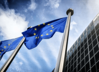 Γιατί αποδοκιμάζει η Κομισιόν τις μειώσεις Τσίπρα στον ΦΠΑ