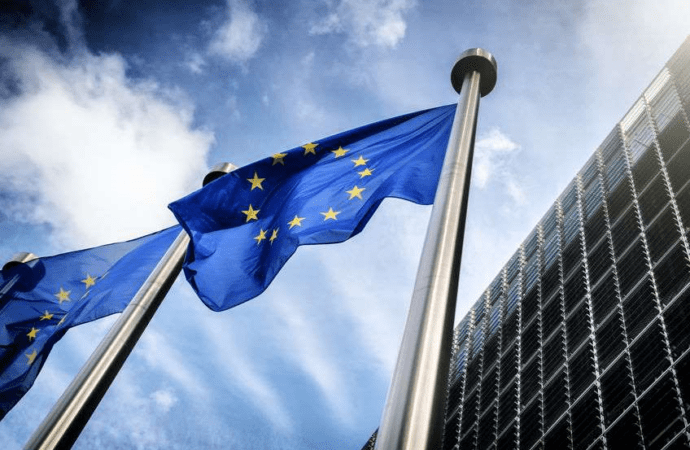 Γιατί αποδοκιμάζει η Κομισιόν τις μειώσεις Τσίπρα στον ΦΠΑ