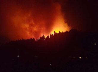 Εκτός ελέγχου η πυρκαϊά στην Κύμη