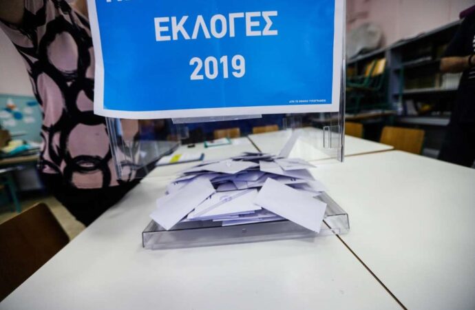 Επικράτηση της ΝΔ σε Αθήνα, Πειραιά, «αστικούς» δήμους και του ΣΥΡΙΖΑ στις «λαϊκές» γειτονιές