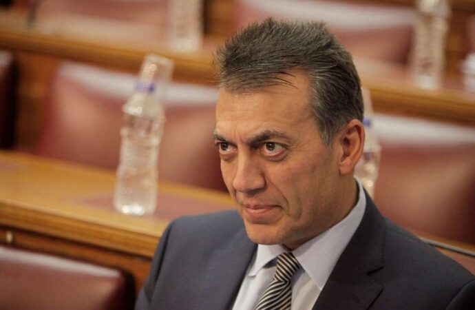 Tα πρώτα μέτρα Βρούτση σε συντάξεις, εισφορές, εργασιακό, επιδόματα