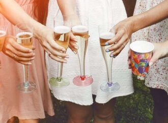 Πώς να μην παχύνω με τόσους γάμους και βαπτίσεις;