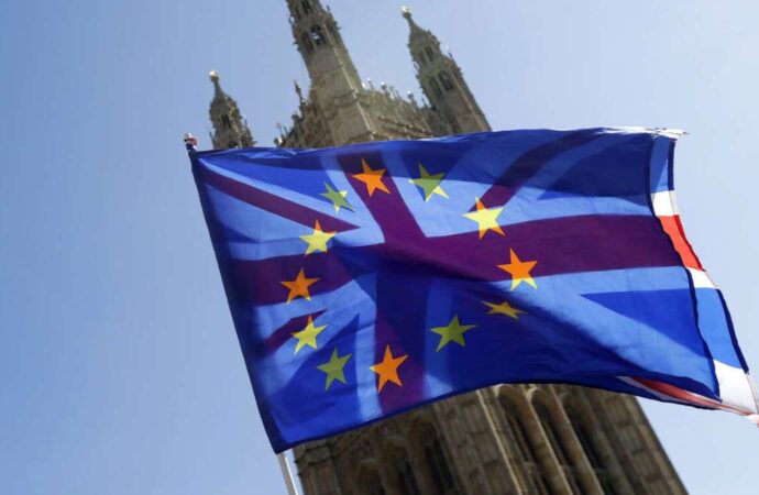 Η κυβέρνηση προετοιμάζεται για σκληρό Brexit – Ποιες θα είναι οι συνέπειες για την Ελλάδα