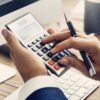 Μείωση φόρων και εισφορών στο 55% -60% για ελεύθερους επαγγελματίες