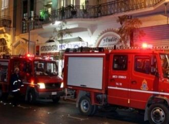 Έκρηξη σε κάβα στο Καβούρι – Εμπρησμοί σε τρία ΙΧ