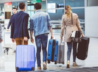 Πώς θα παραλαμβάνεις πάντα πρώτος τη βαλίτσα στο αεροδρόμιο