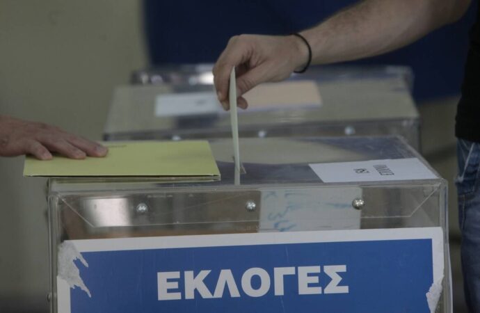 Exit Poll: Αυτοδυναμία για την ΝΔ, στην Βουλή ο Βαρουφάκης