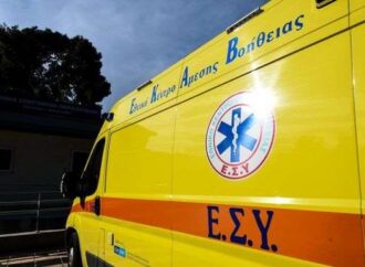 Ωρωπός: Αυτοκίνητο “καρφώθηκε” σε δέντρο – Δύο τραυματίες