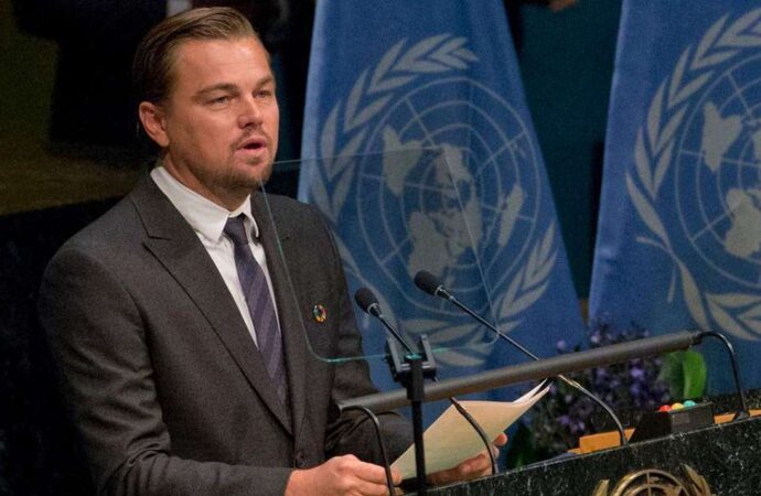 Ανάρτηση του Ντι Κάπριο για τα σκουπίδια στον βυθό της Άνδρου