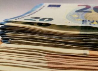 Αναδρομικά: Το θετικό σενάριο της κυβέρνησης – Ποιοι θα λάβουν έως 7.338 ευρώ