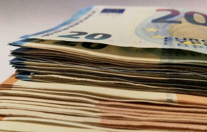 Αναδρομικά: Το θετικό σενάριο της κυβέρνησης – Ποιοι θα λάβουν έως 7.338 ευρώ