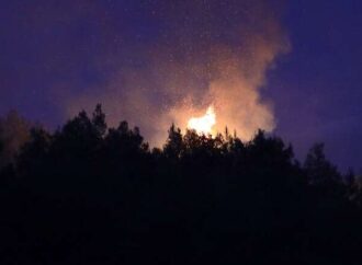 Φωτιά στην Αρχαία Ολυμπία: Καλύτερη η εικόνα – Αποχώρησαν τα εναέρια μέσα