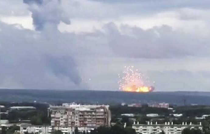 Εκρήξεις και πυρκαγιά σε αποθήκες πυρομαχικών στη Σιβηρία – Eκκενώθηκαν οικισμοί