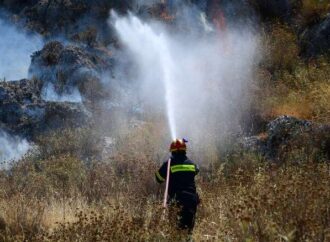 Μεγάλη φωτιά στο Ξυλόκαστρο