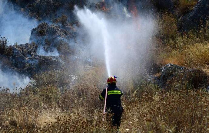 Μεγάλη φωτιά στο Ξυλόκαστρο