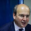 Εθελουσία έξοδος και κυνήγι κακοπληρωτών στο σχέδιο διάσωσης της ΔΕΗ