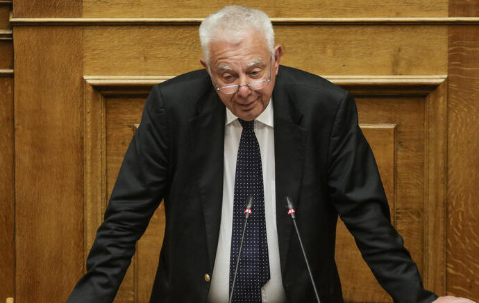 Ένταση στη Βουλή μετά την αναφορά Τσίπρα σε Πικραμένο