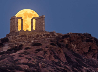 Βόλτα και συναυλίες κάτω από το ολόγιομο φεγγάρι