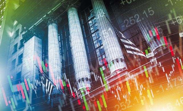 Bloomberg: Η SEC παγώνει τα περιουσιακά στοιχεία του Γ. Νίκα