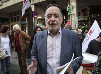 Εξάρχεια: Αναρχικοί επιτέθηκαν στον Λαφαζάνη