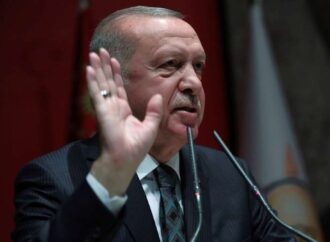 Ανυποχώρητος ο Ερντογάν: Δεν σταματάμε την επίχειρηση στη Συρία – Έτοιμος για κυρώσεις ο Τραμπ