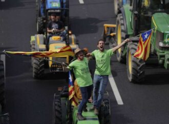 Νύχτα χάους στη Βαρκελώνη: Κλιμάκωση των συγκρούσεων με χημικά και πλαστικές σφαίρες