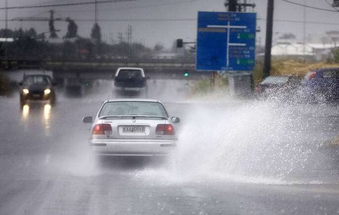 Καιρός: Καλοκαίρι τέλος – Έκτακτο δελτίο επιδείνωσης με καταιγίδες και χαλαζοπτώσεις