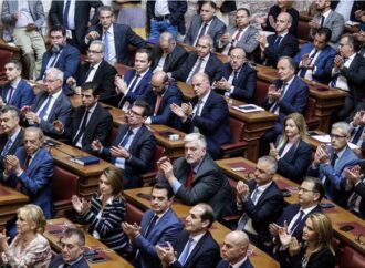 Συνταγματική κατοχύρωση για το ελάχιστο εγγυημένο εισόδημα προωθεί η ΝΔ