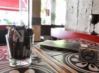 Αντικαπνιστικός νόμος: Ξεκίνησαν οι έλεγχοι και από αστυνομικούς στην Αθήνα