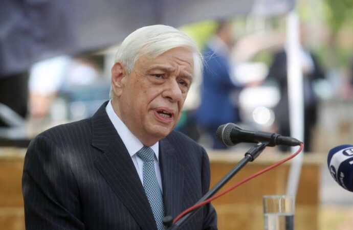 Θεσσαλονίκη: Επιτέθηκαν φραστικά στον Παυλόπουλο για τη Συμφωνία των Πρεσπών