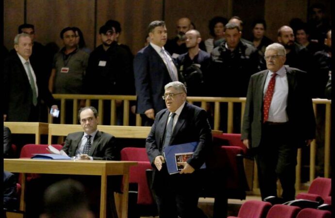 Απολογία Μιχαλολιάκου: «Πολιτική σκευωρία»