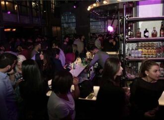 Επιστρέφει ο… Παπαθεμελής και το αυτόφωρο για καφέ μπαρ και ρεστοράν