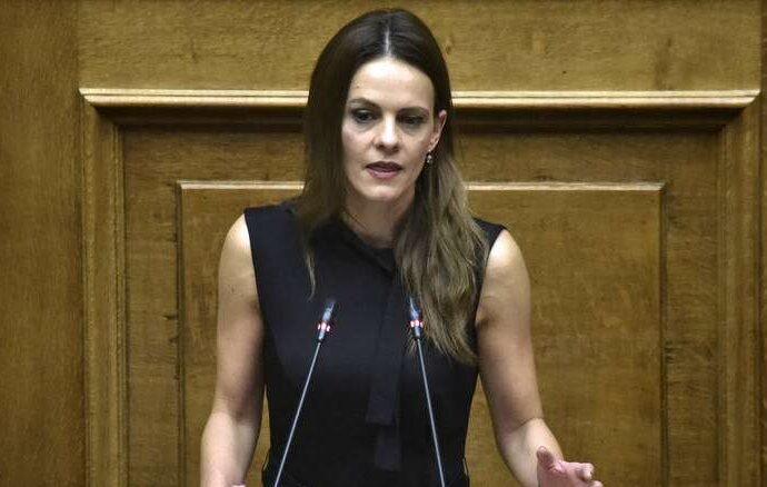 Αχτσιόγλου για νέες εισφορές: Η απόλυτη εξαπάτηση της μεσαίας τάξης