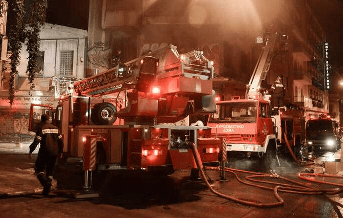 Τραγωδία στου Ζωγράφου: Νεκρή ηλικιωμένη μετά από φωτιά