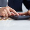 Έξτρα φόρος για 75.000 συνταξιούχους λόγω αναδρομικών